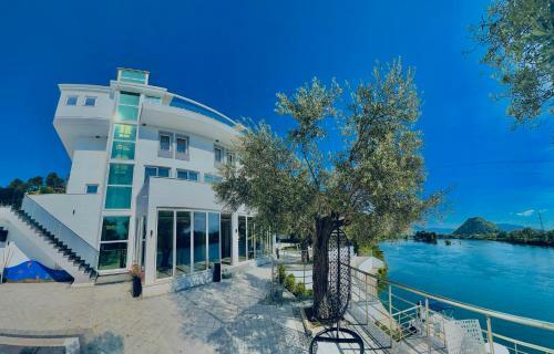 Hotel Principe Del Lago