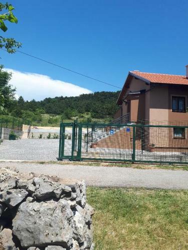 Ku?a Za Odmor Vrataru?a