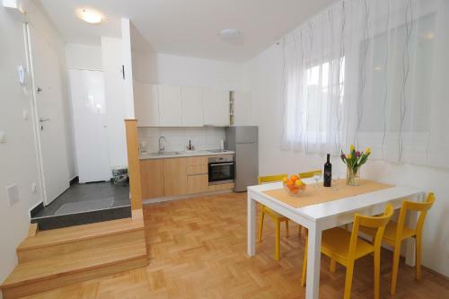 Amaros Apartment