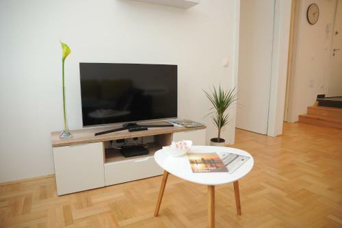 Amaros Apartment