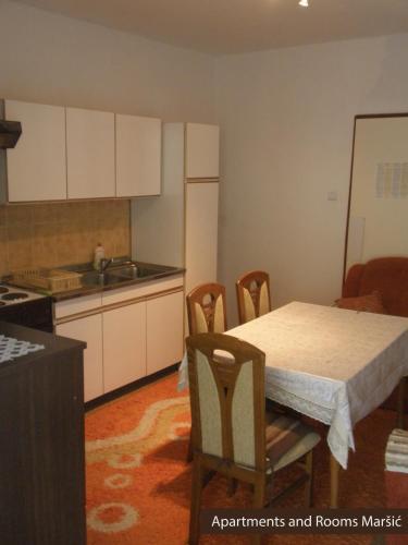 Hostal Apartments And Rooms Mar?i?