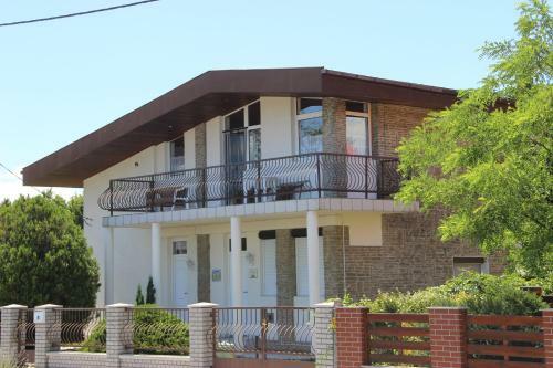 Apartamento Fenyves Villa