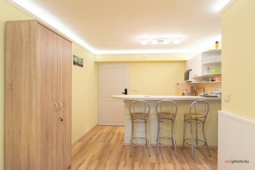 N�-ko Apartmanh�z