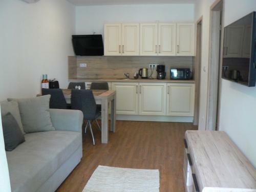 M�l� Apartmanh�z