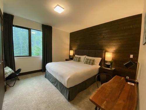 Eagle Pass Lodge
