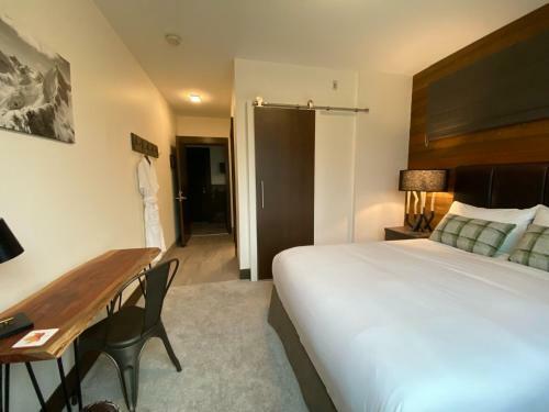 Eagle Pass Lodge