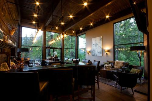 Eagle Pass Lodge