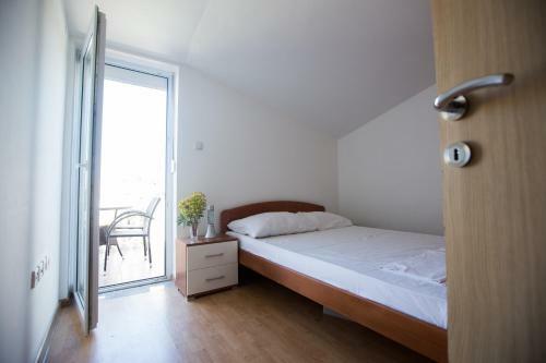 Ari Apartments