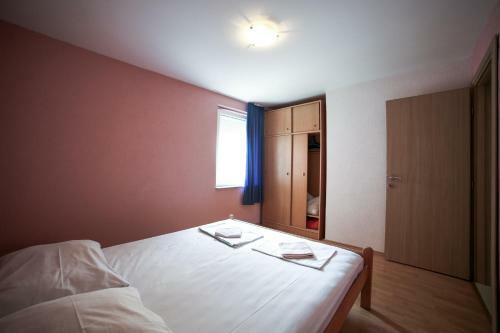 Ari Apartments