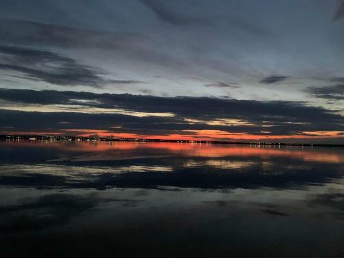 Apartment Sunset Lake View