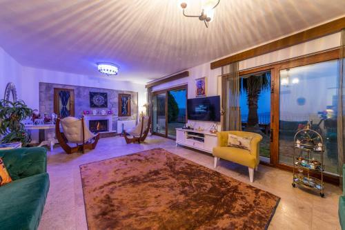 Villa Esen Daily Weekly Rentals
