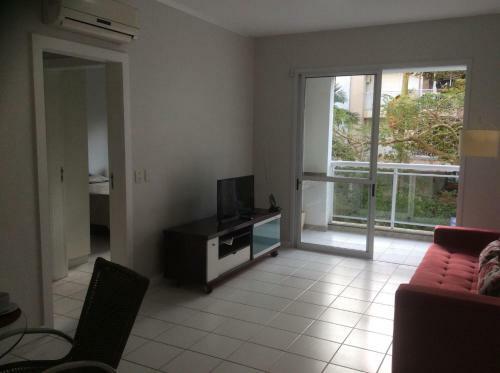 Apartamento Bem Localizado Com Sacada, Churrasqueira, Garagem E Split