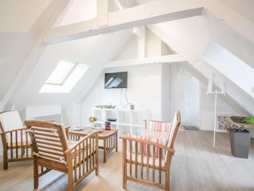 Calm And Comfortable Apartment In Bayeux