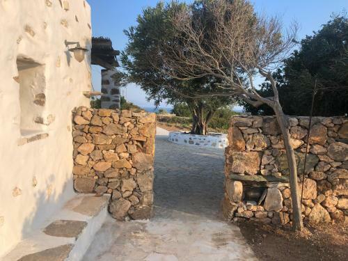 Eleonas Paros Villas, Near Lolantonis Beach