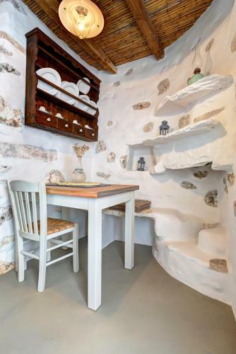 Eleonas Paros Villas, Near Lolantonis Beach