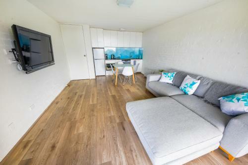 Max's Beachside Holiday Home
