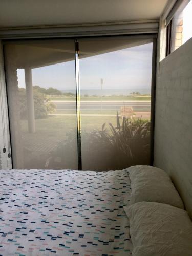 Max's Beachside Holiday Home