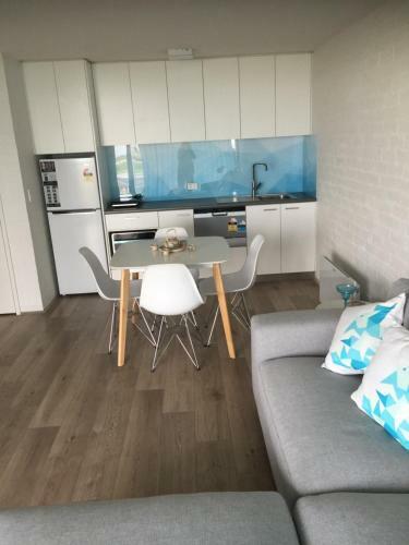 Max's Beachside Holiday Home