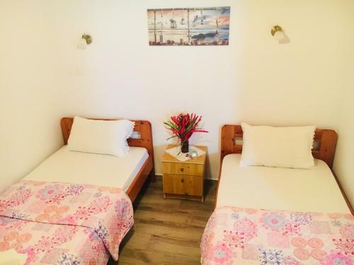Hostal Avra Apartments