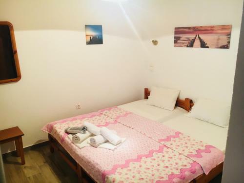 Hostal Avra Apartments