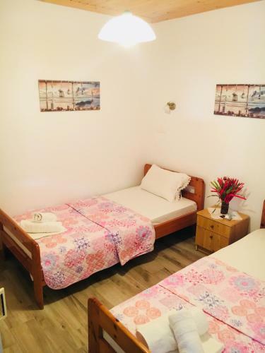 Hostal Avra Apartments