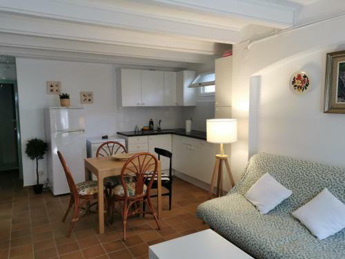 Cozy Apartment 30 Steps From The Ocean