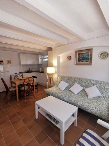 Cozy Apartment 30 Steps From The Ocean