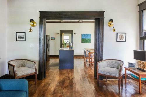 Charles On 11th - Beautifully Restored Historic Southside Home, Walkable, Perfect For Groups