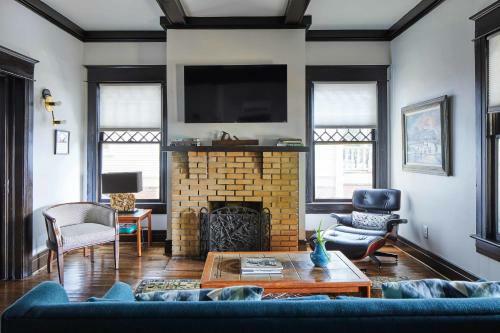 Charles On 11th - Beautifully Restored Historic Southside Home, Walkable, Perfect For Groups