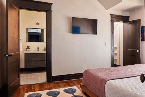 Charles On 11th - Beautifully Restored Historic Southside Home, Walkable, Perfect For Groups
