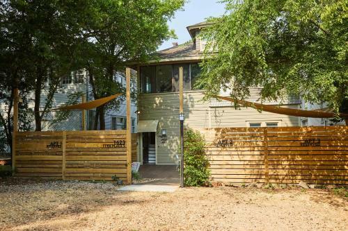 Charles On 11th - Beautifully Restored Historic Southside Home, Walkable, Perfect For Groups