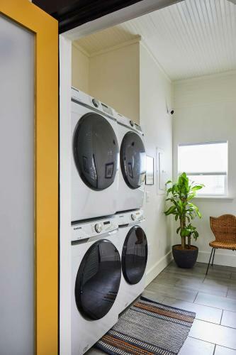 Charles On 11th - Beautifully Restored Historic Southside Home, Walkable, Perfect For Groups