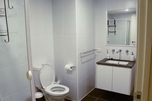 Apartamento Executively Styled 2 Bed, 2 Bath, Perfect Location