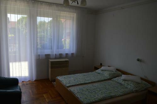 Csepp Nyaral�h�z Medenc�vel