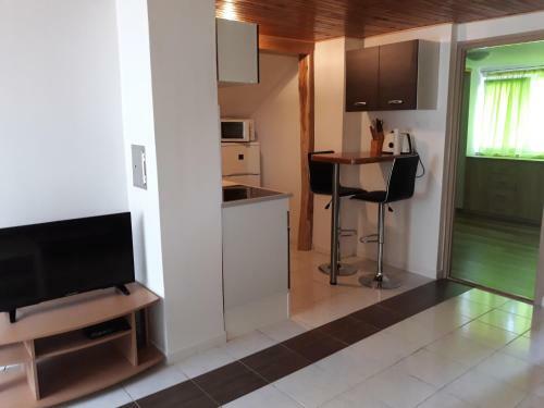 Csal�di Apartman Balatonkereszt�ron