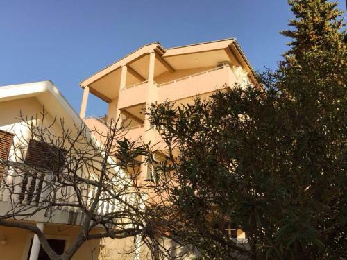 Hostal Apartments Emina