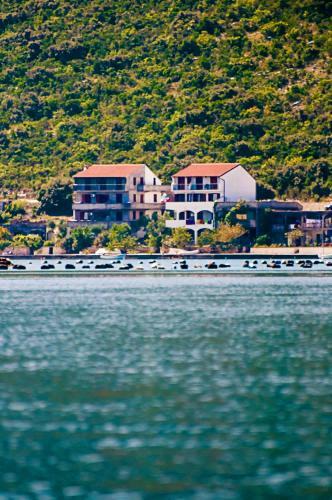 Apartments Adrialuka