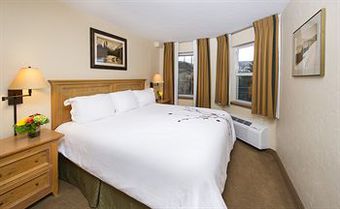 Hotel Inn & Suites At Riverwalk