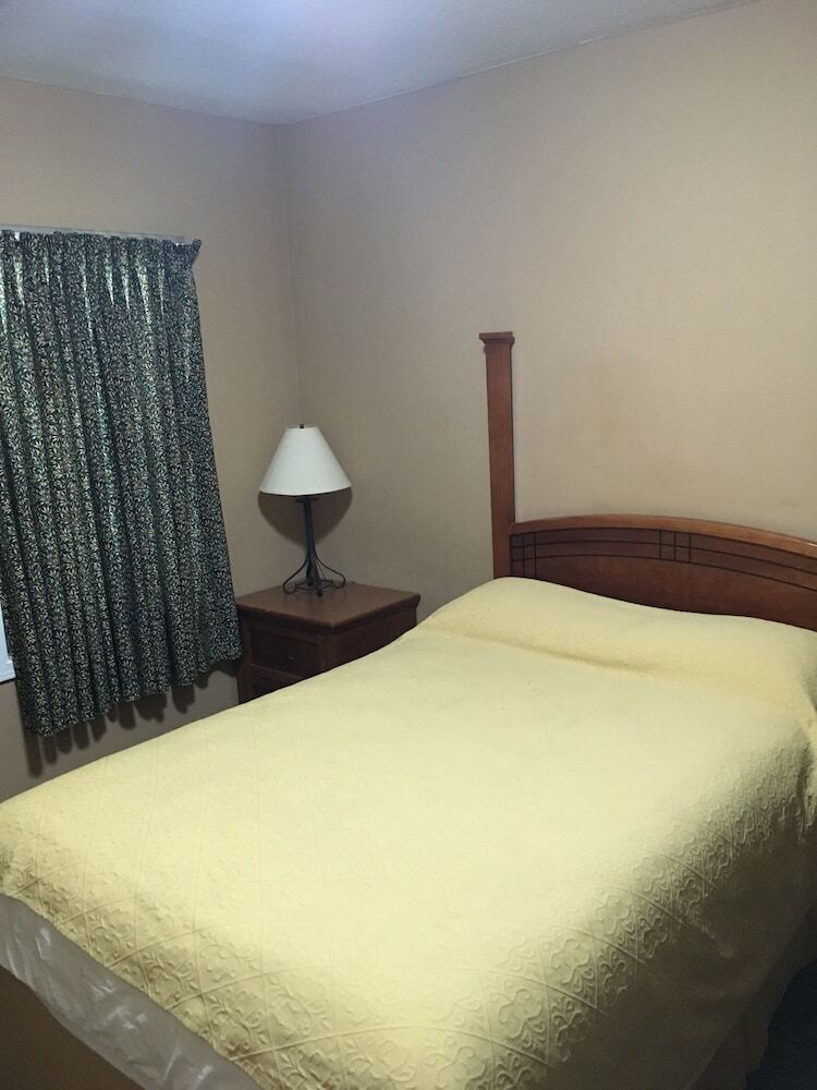 Motel Olde Court Inn