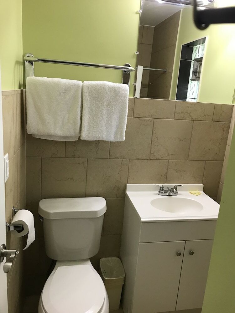 Motel Olde Court Inn