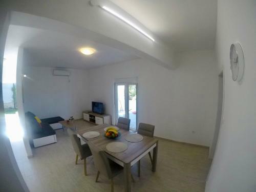 Apartment Ive 2