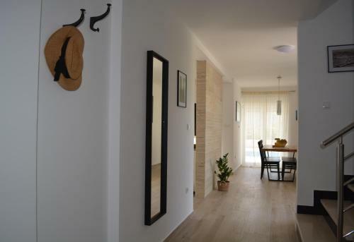 Villa Antea - Modern House With Pool