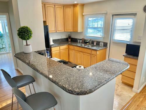 Apartamento Rustling Leaves 2bd/1 Ba Upstairs Parking/laundry
