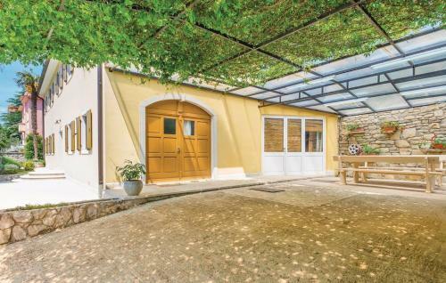 Villa Holiday Home In ?u?njevica With Swimming Pool