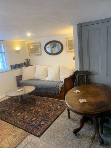Central Taunton Garden Apartment
