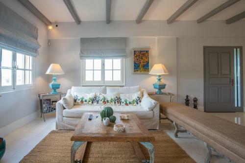 Villa Olive Grove Rock House