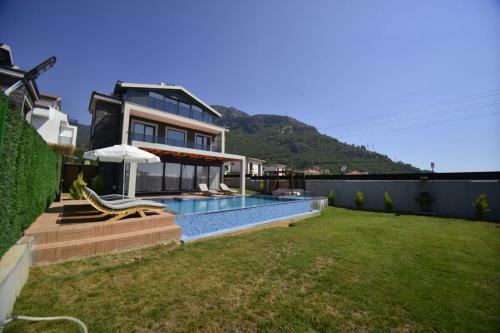 Luxury Life Villas