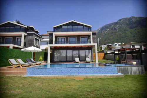 Luxury Life Villas