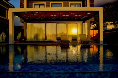 Luxury Life Villas