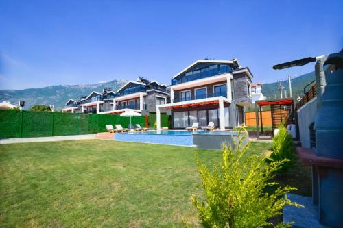Luxury Life Villas